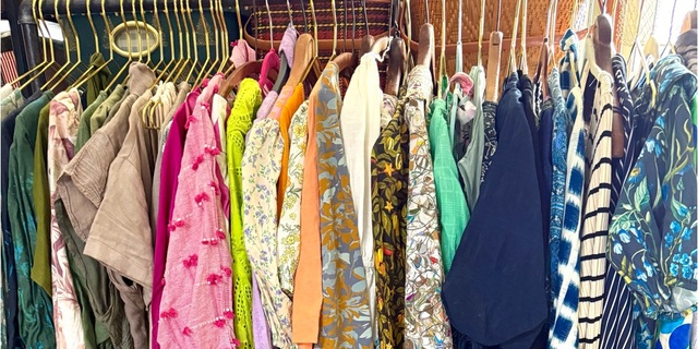 Poshmark banner for @evanoga